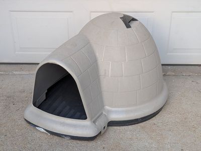 Petmate Indigo Igloo Dog House Weather-Resistant Tan Black Durable Outdoor Sh...