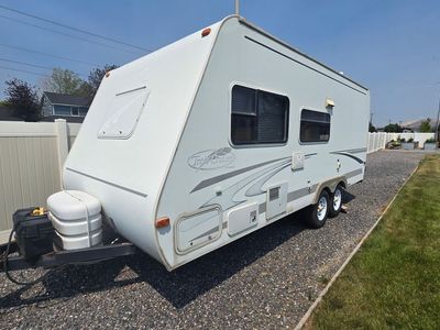 2004 R-Vision Trail-Cruiser 21’ Travel Trailer