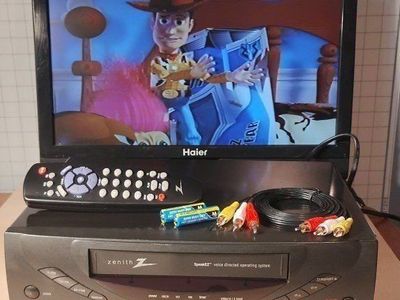 Zenith VHS VCR video cassette player recorder with remote works great