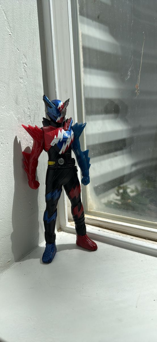 Kamen Rider Build Action Figure Red Blue