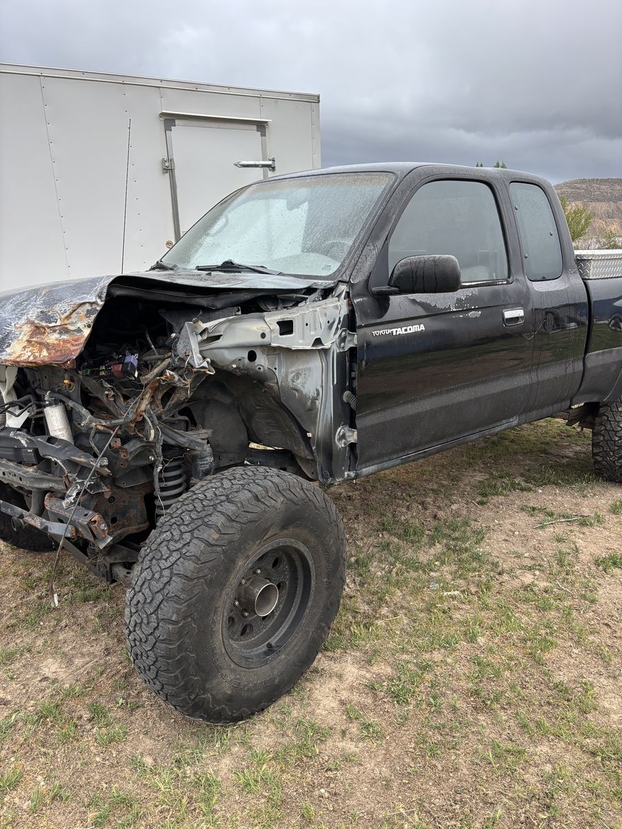 98 Toyota Tacoma **READ DESCRIPTION