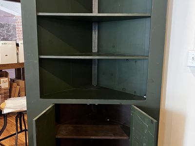 Corner shelving unit
