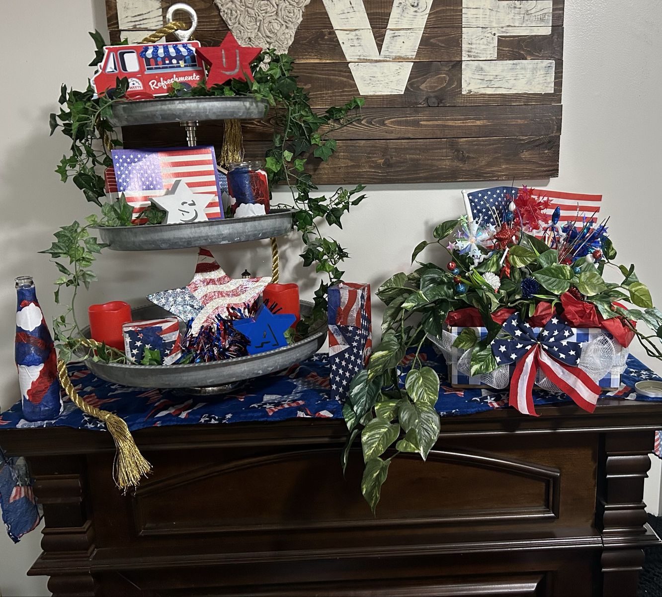 Patriotic Decor - Americana Stars & adorable plant