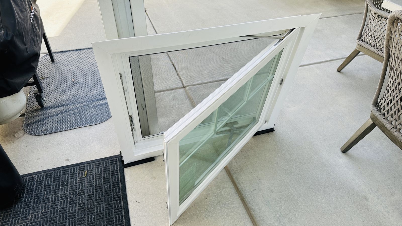 Casement Vinyl Window - New  35-3/8 X 29-1/4