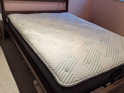 Queen mattress and adjustable bed base