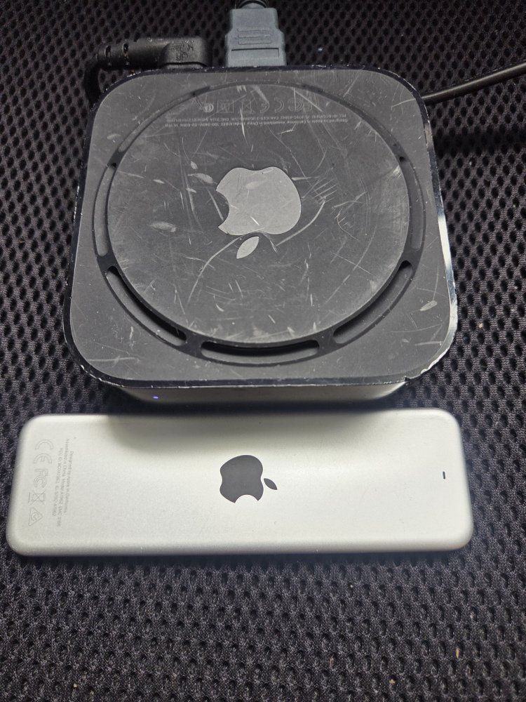 Apple TV 2nd Gen (A1378) w/ Apple Remote - Black Streaming Media Player