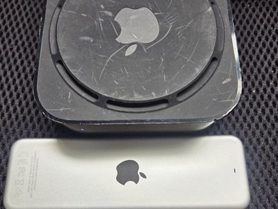 Apple TV 2nd Gen (A1378) w/ Apple Remote - Black Streaming Media Player