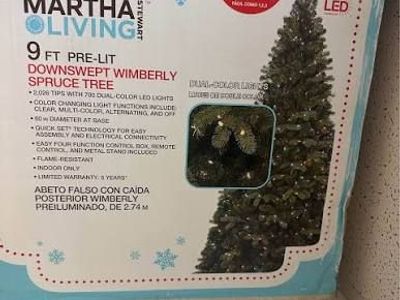 Martha Stewart 9' Foot Pre-lit christmas Tree.