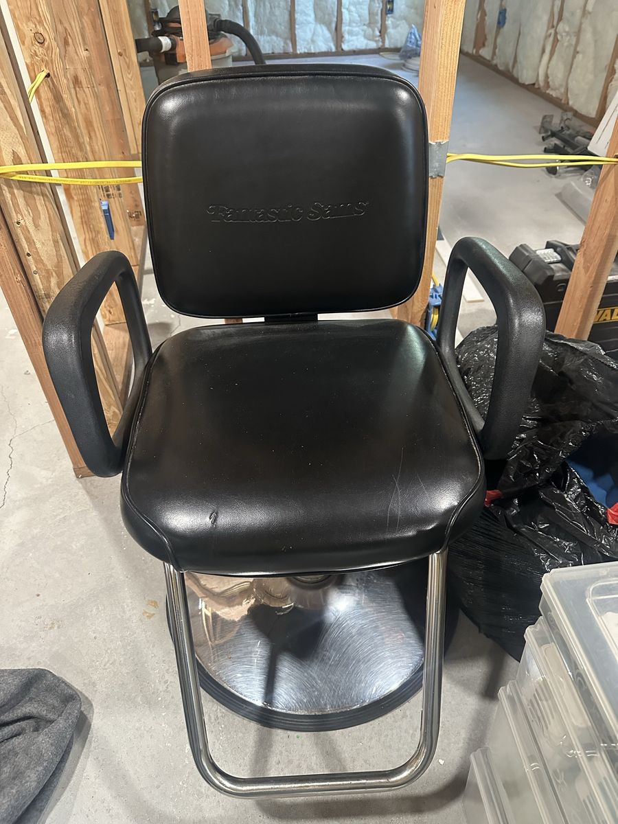 Fantastic Sams Black Hydraulic Stylist Salon Chair - Used Hairdresser Barber Spa
