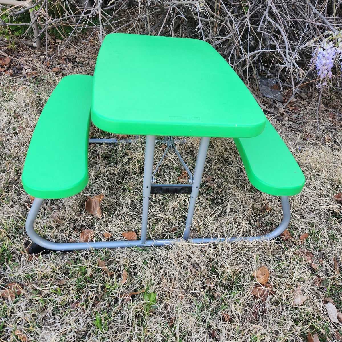 kids lifetime picnic table, green,excel cond