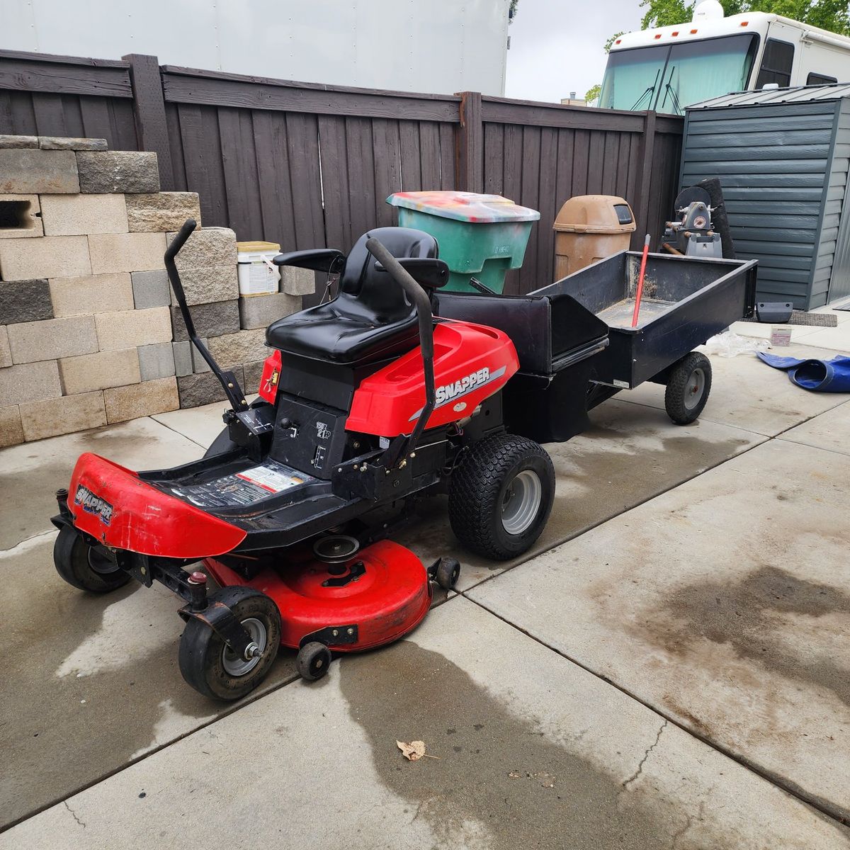 Snapper 7800386 Riding Lawn Mower with Grass Collection System and Dump Cart