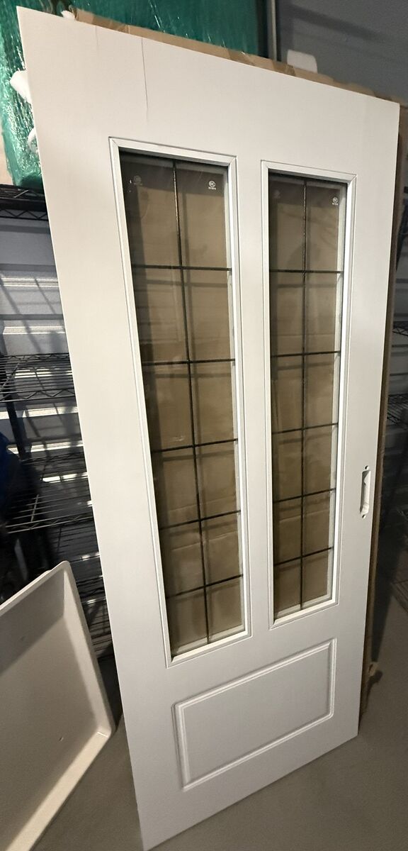 French doors / Solid structure with glass panes