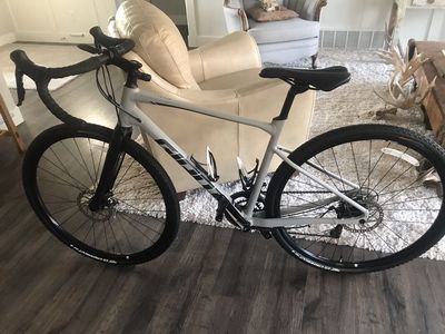 Giant Revolt Gravel Bike 2025