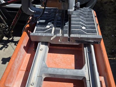 RIDGID 7-inch Wet Tile Saw with Stand