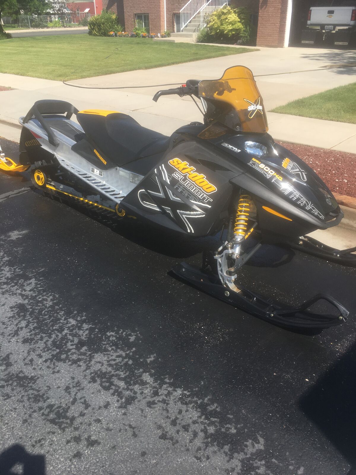 2005 Skidoo 800 summit   151 track   2500 miles