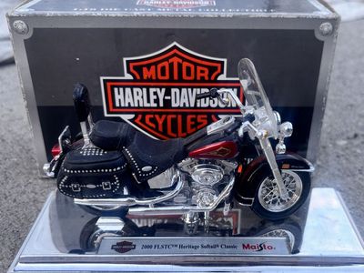 Maisto Harley-Davidson 2000 FLSTC Heritage Softail Classic 1:18 Diecast
