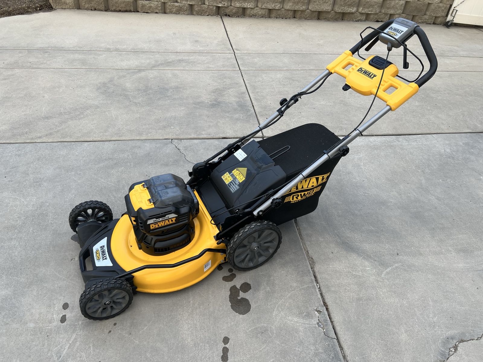 DEWALT 2 x 20v Max Electric 21” Mower