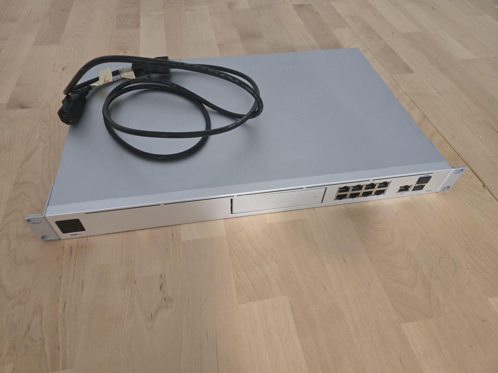 Ubiquiti Unifi Dream Machine Pro 1U Rack-Mount Router