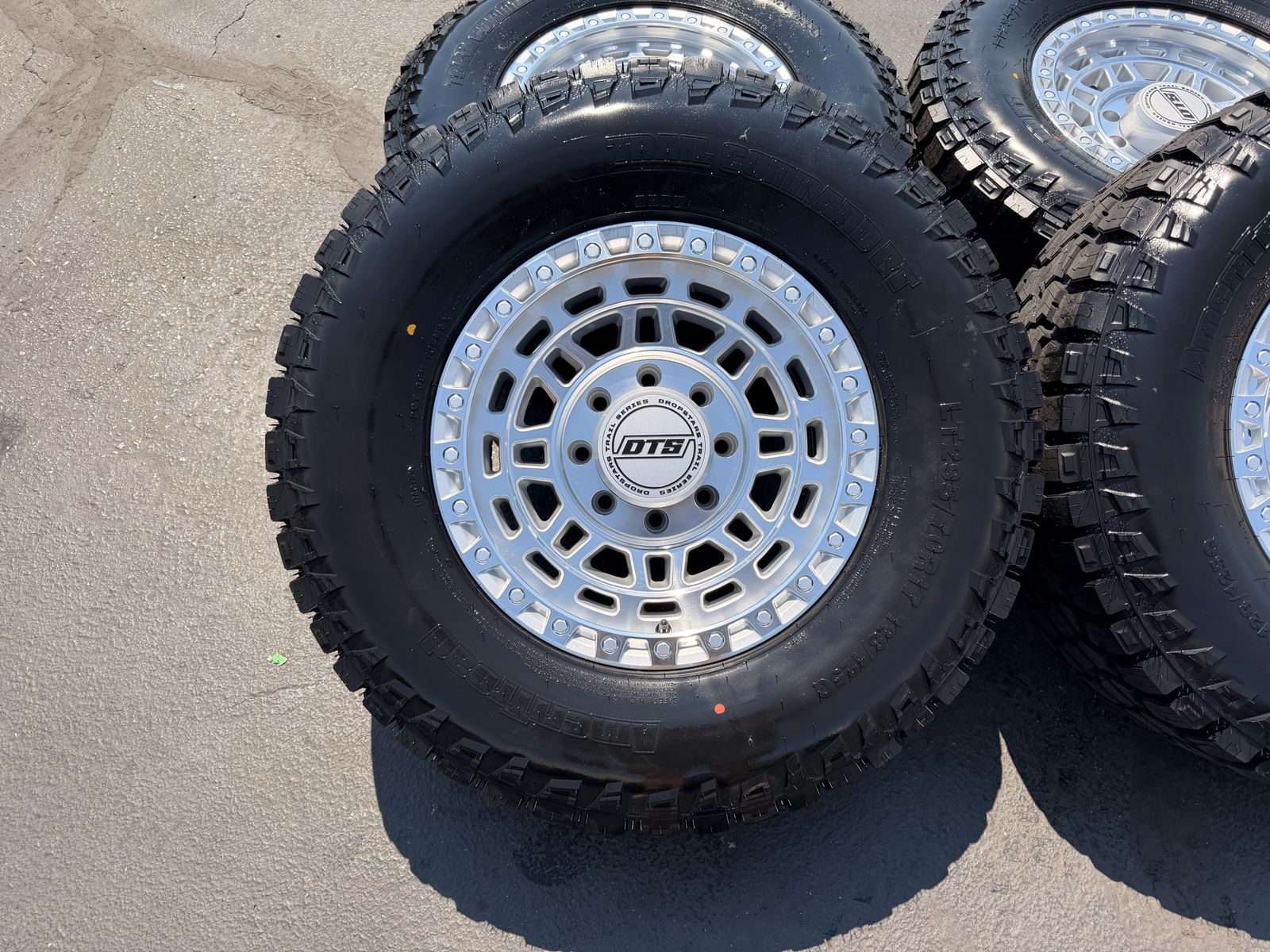 17” Dropstar DTS 8 Lug 8x6.5 | 8x165.1 33” Ameritread R/T 295/70R17