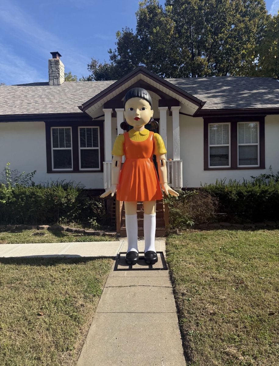 Young Hee 9’5” tall animatronic VERY RARE