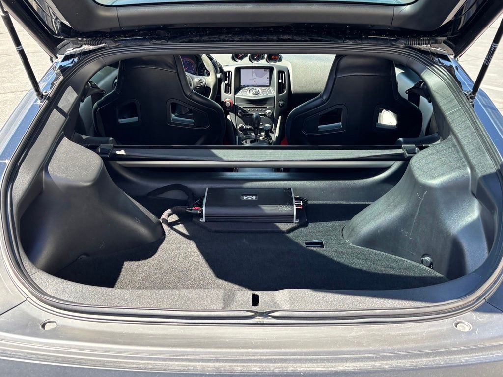Main image 6