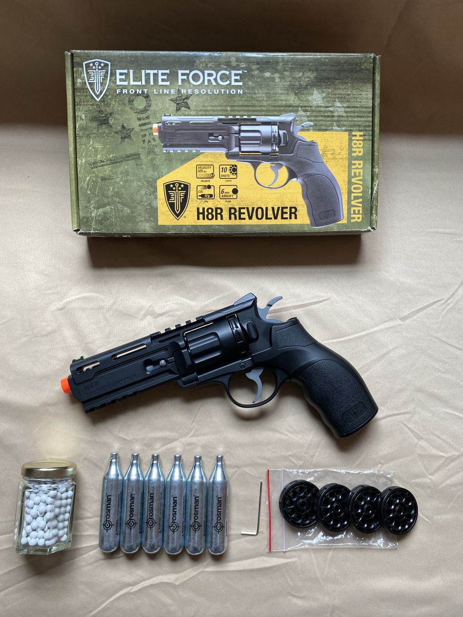 AIRSOFT - H8R Revolver + 20g CO2, used one time.