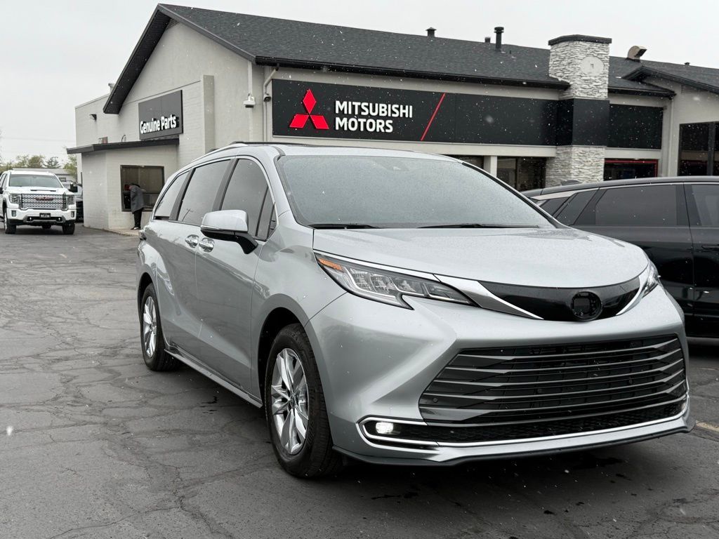 2025 Toyota Sienna Limited 7-Passenger