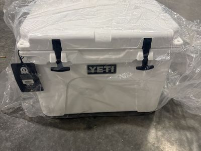 NEW Yeti Tundra 35 Cooler