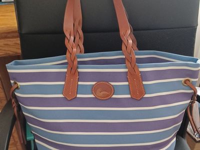 DOONEY & BOURKE PURSE, TOTE