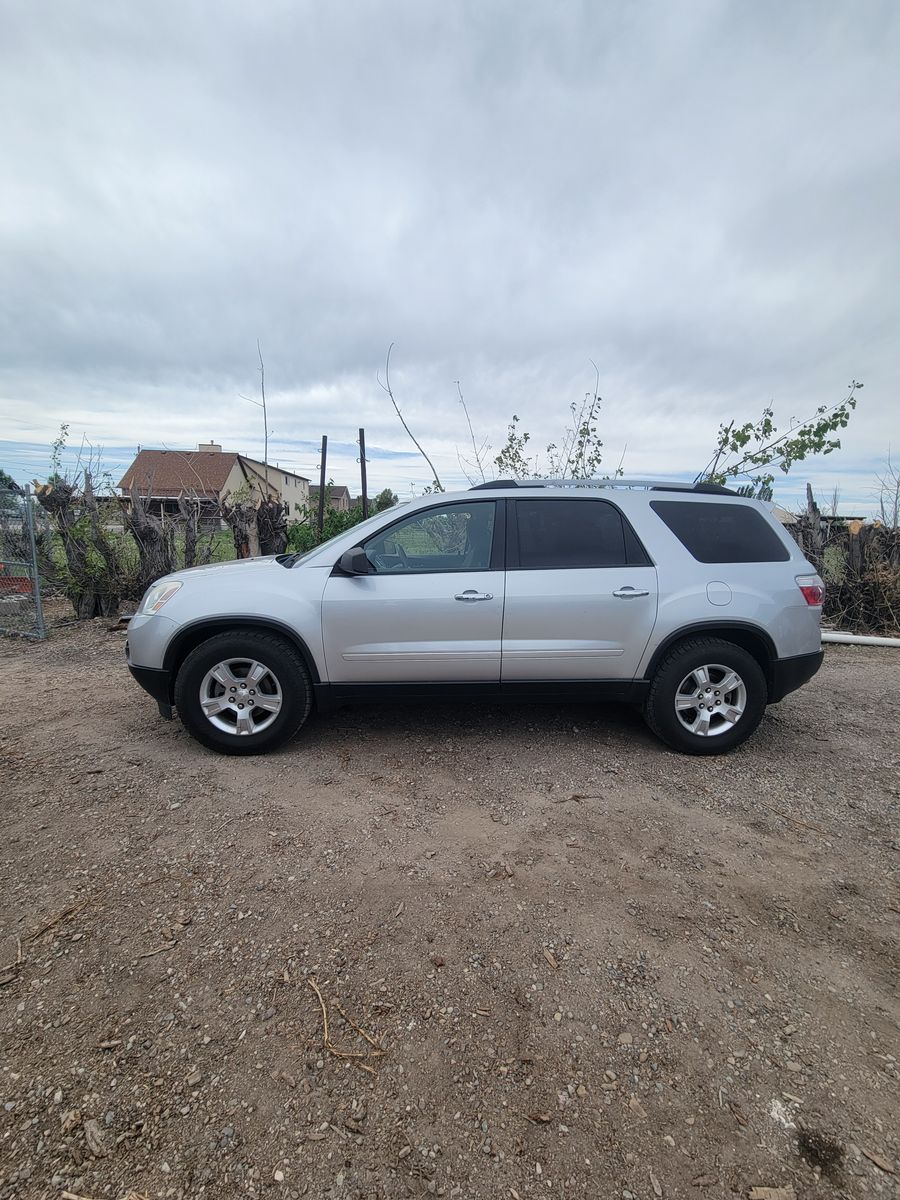 2011 GMC ACADIA SLE