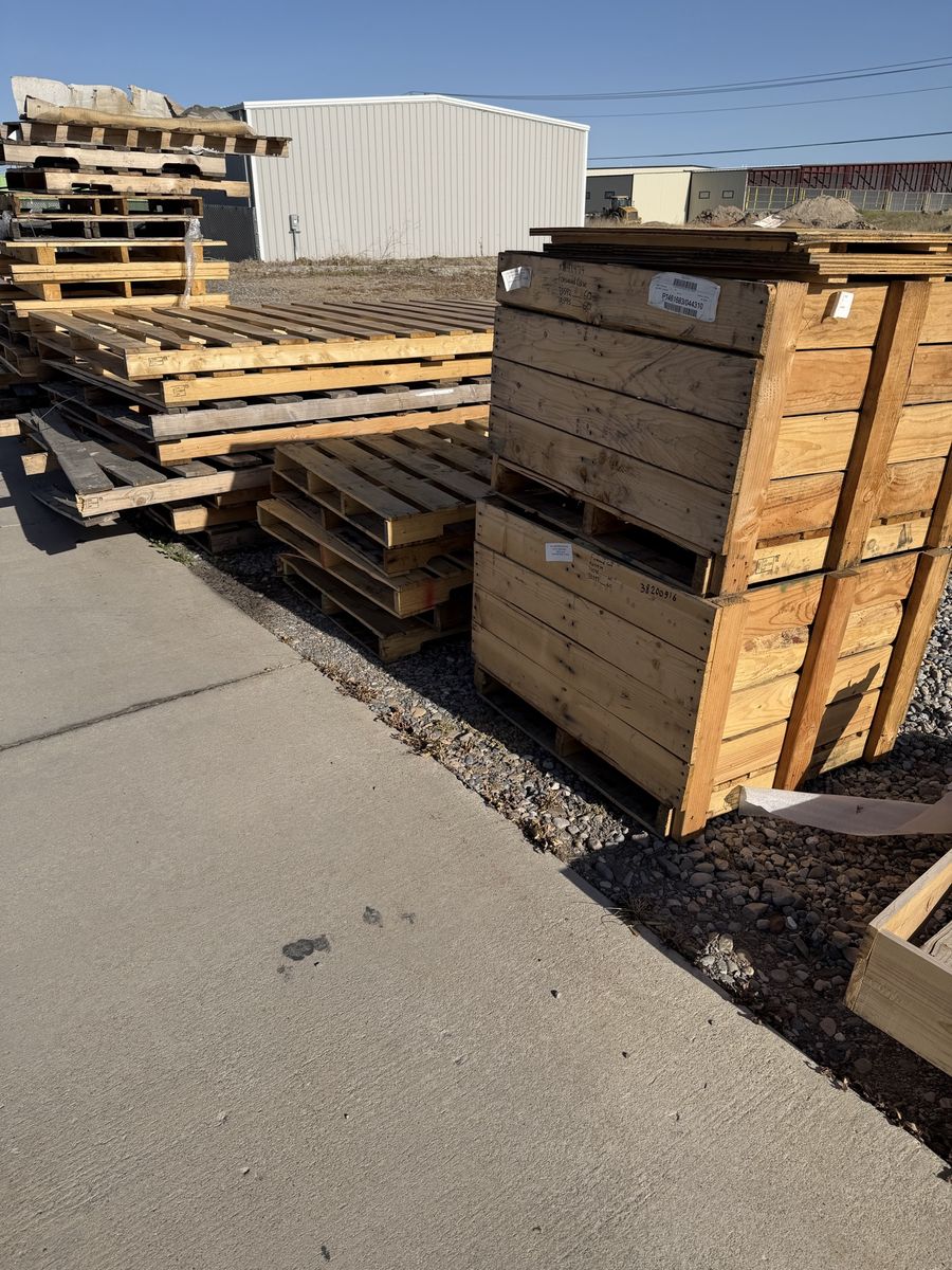Pallets, crates, table