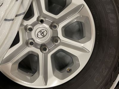 2023 Toyota 4Runner OEM Wheels and Tires 265/70/R17