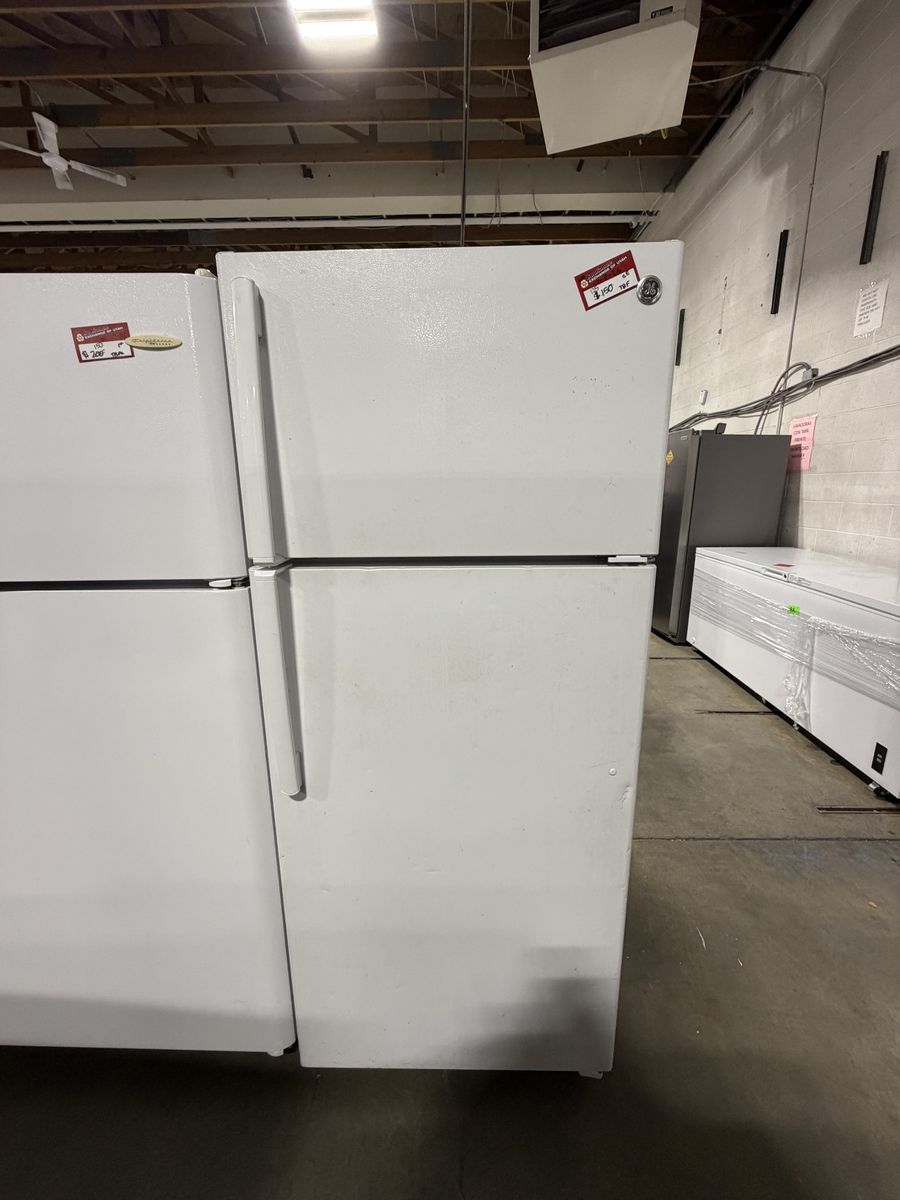 GOOD CONDITION GE TOP AND BOTTOM FRIDGE