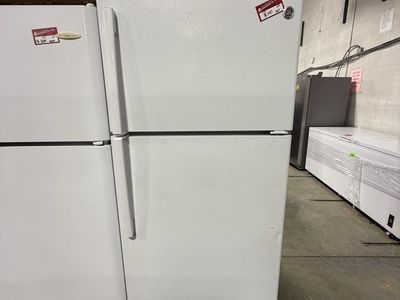 GOOD CONDITION GE TOP AND BOTTOM FRIDGE