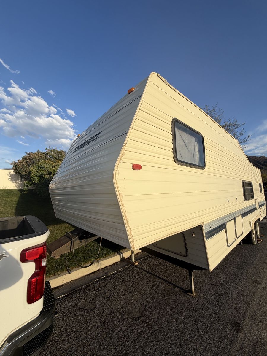 5th wheel camping trailer