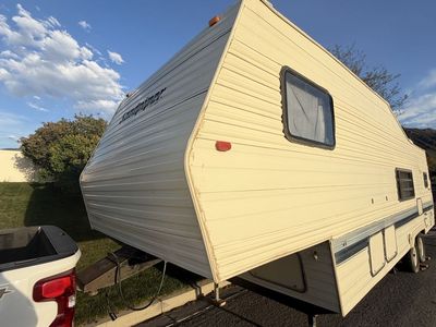 5th wheel camping trailer