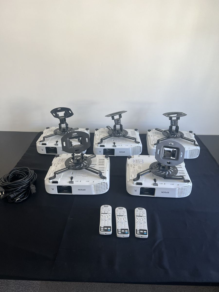 Lot of 5 Epson Home Cinema 880 Projectors | Model H979A | Ceiling Mounts | Low Hours