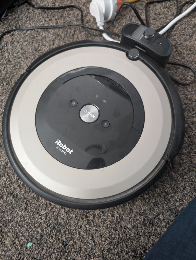 Roomba E6, WiFi, great for pet hair
