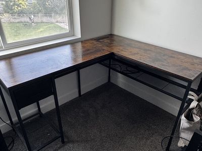 L-Shaped Desk W/outlets & drawer & Computer Stand