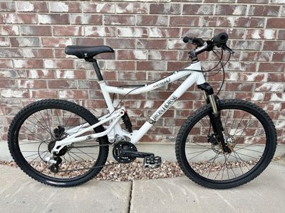 Large Iron Horse Maverick 4.2 Full Suspension Mountain Bike
