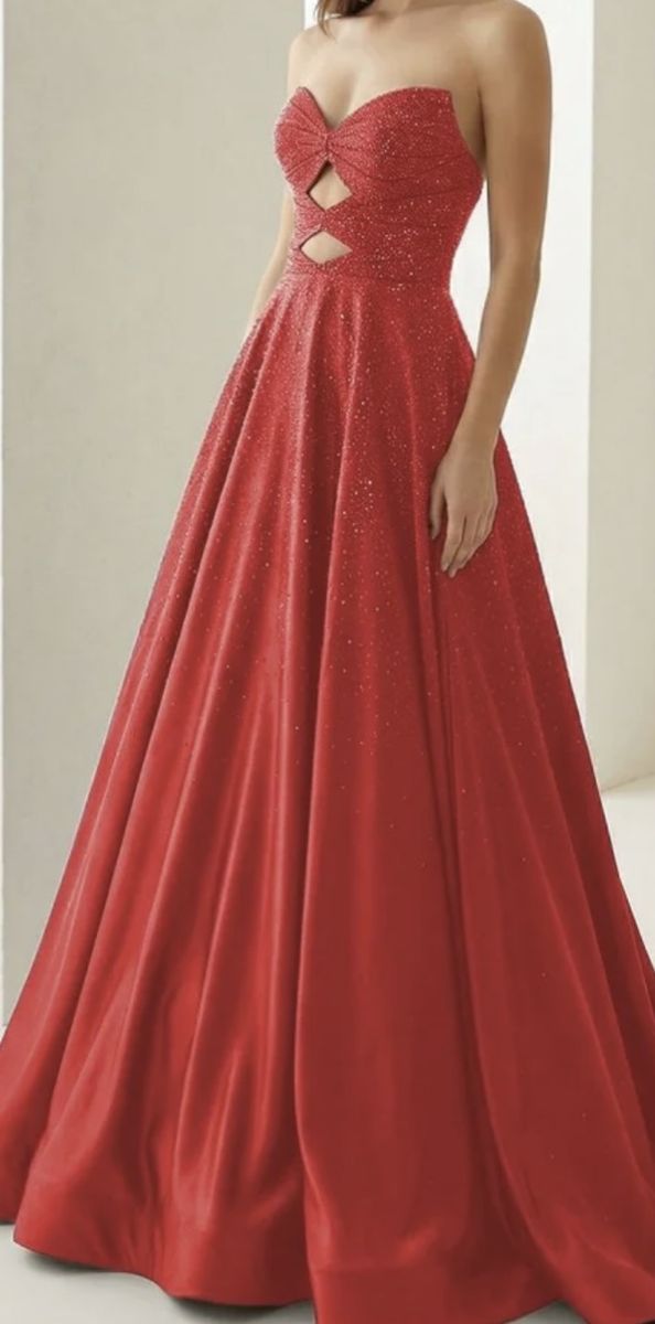 Beautiful NEW Prom / Formal Dress