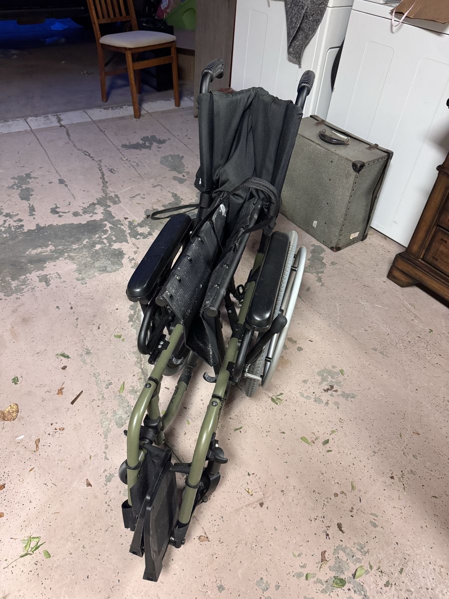 Main image 6