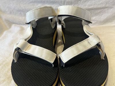 Teva Women’s Size 9 Creme Sports Sandals