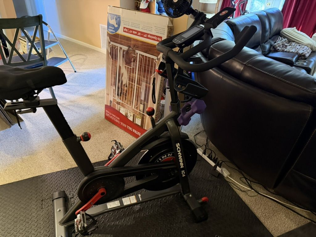 Schwinn IC4 Indoor Cycling Bike in excellent condition