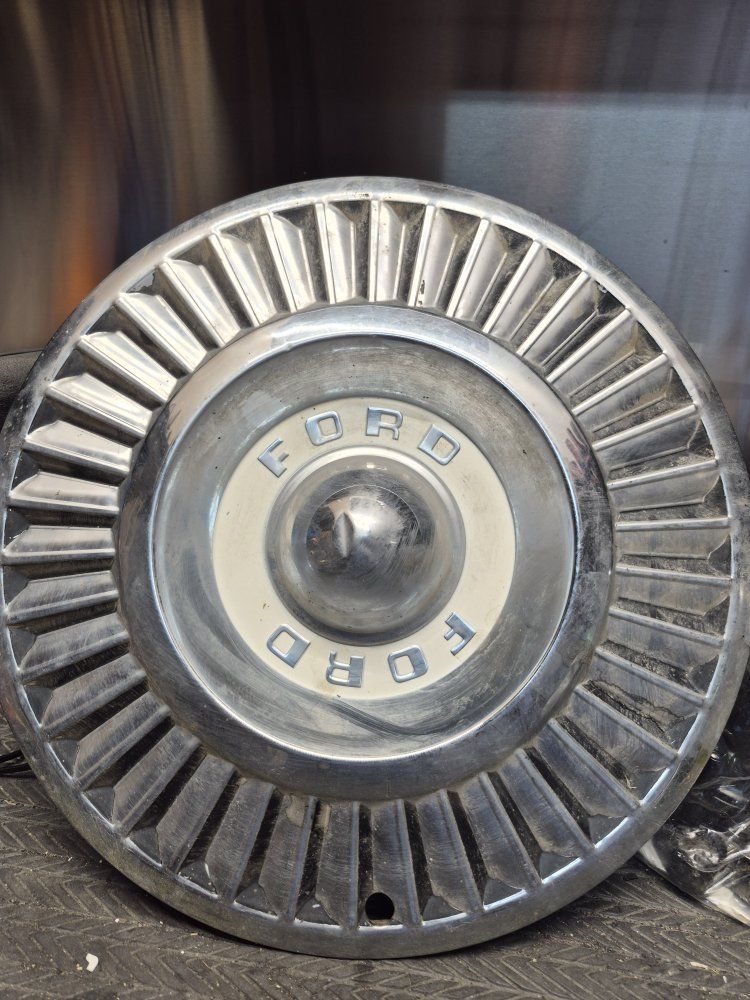 Ford hubcap