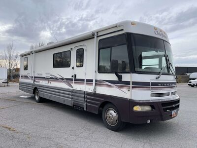 1999 Winnebago Chieftain 34Y – Low Miles – $17,000