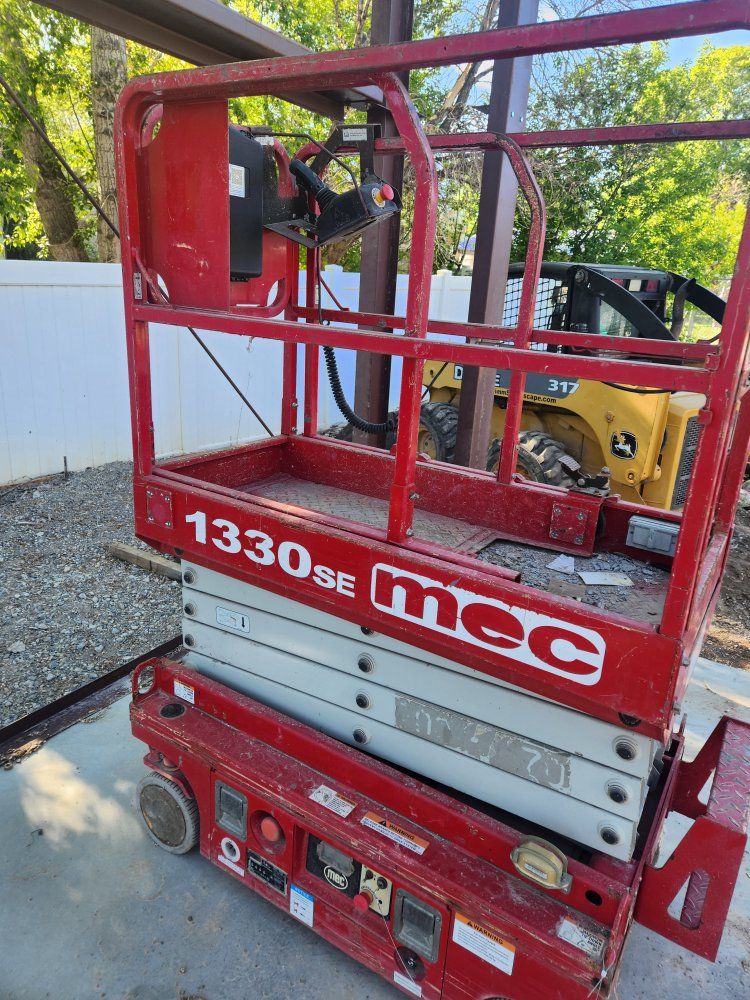 2018 mec 1330se scissor lift