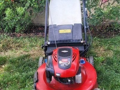 Toro lawn mower self propelled good working conditions.