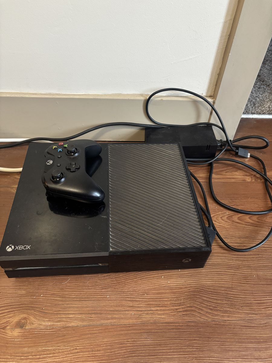 Xbox one and controller