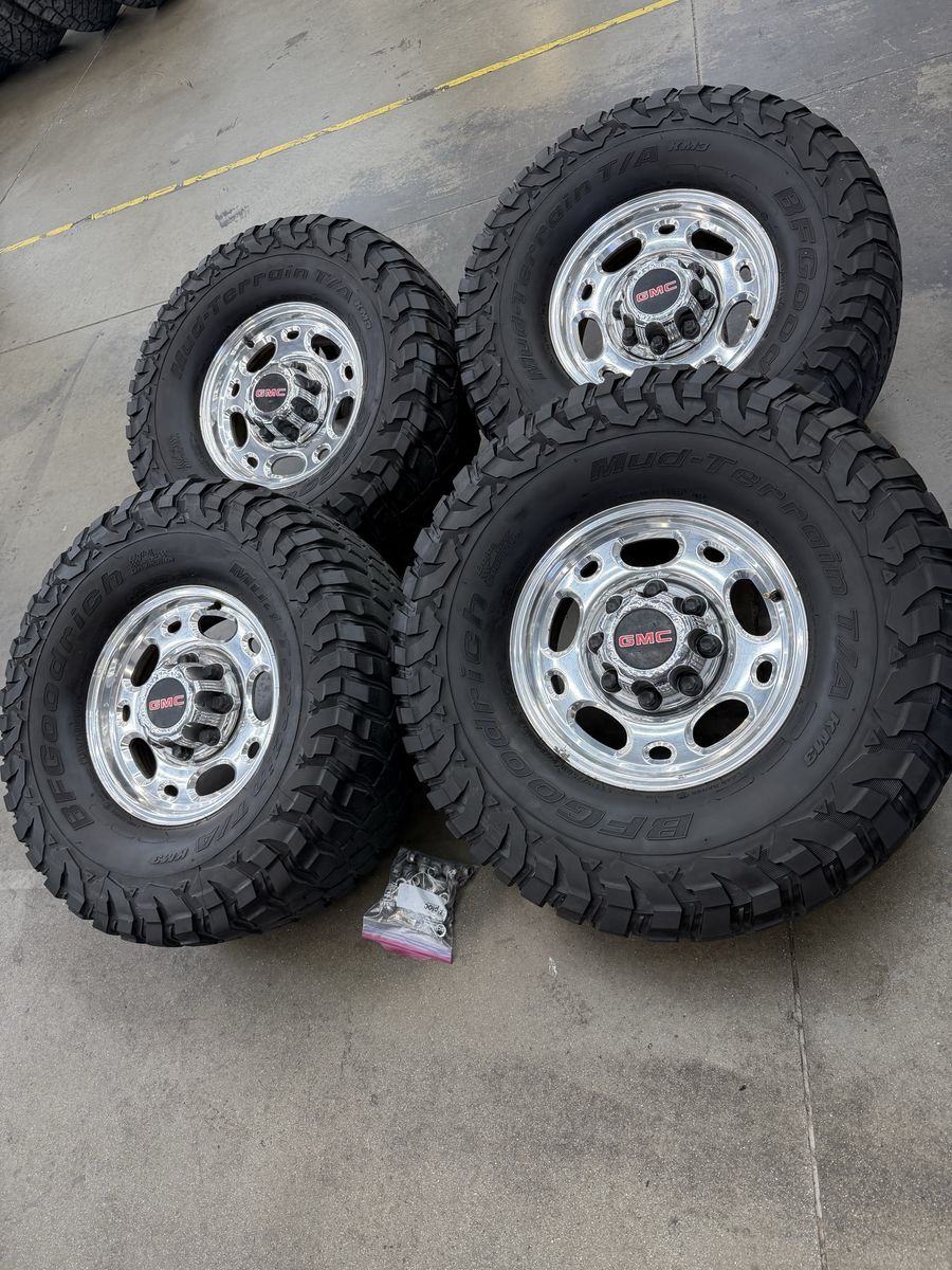 2007 gmc Lbz OEM 16in wheels/ 315/75/16 bfg